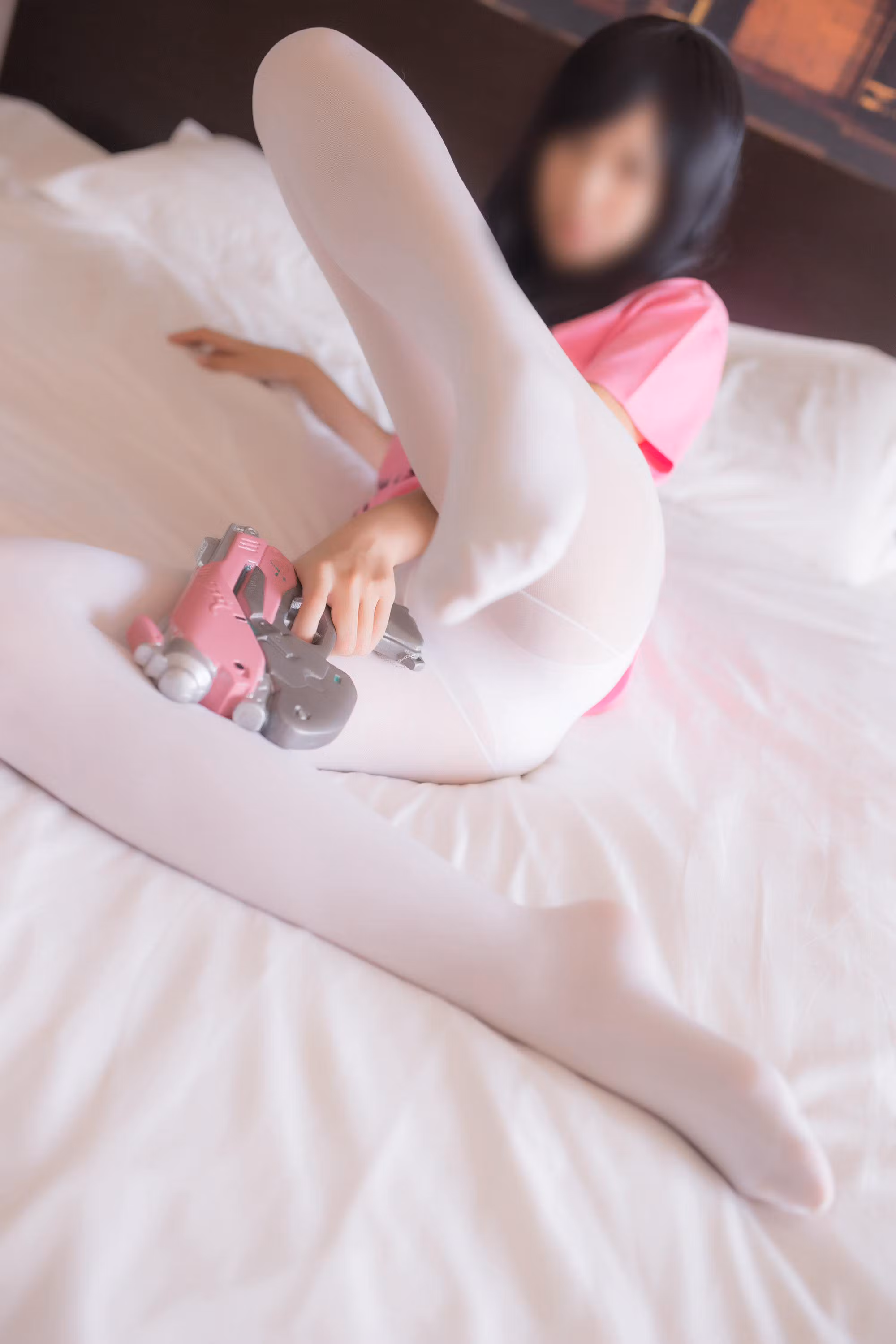 粉色动漫短袖连身衫勾勒内里迷人极品美乳美胸身段